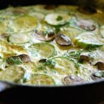 Omelete de cogumelos e abobrinha