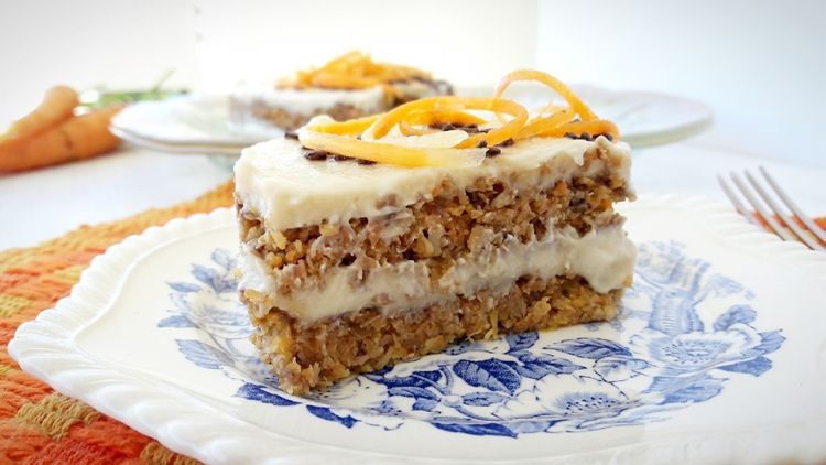 Bolo de cenoura com creme