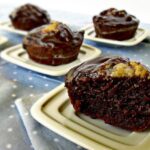 Cupcakes de cacau com pasta de amendoim