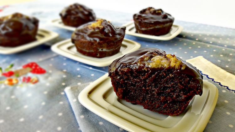 Cupcakes de cacau com pasta de amendoim