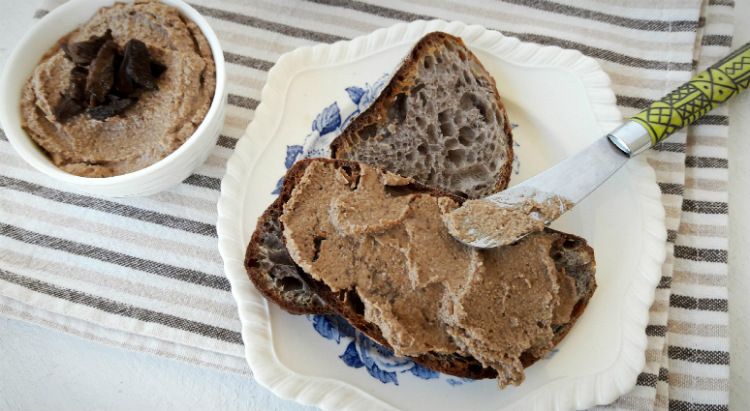 Pasta de sementes de girassol, nozes e funghi